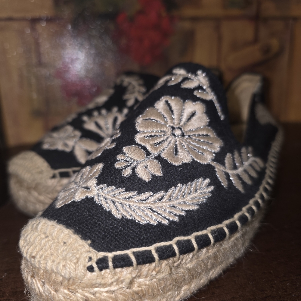 Black SOLUDOS Floral Embroidered Espadrilles